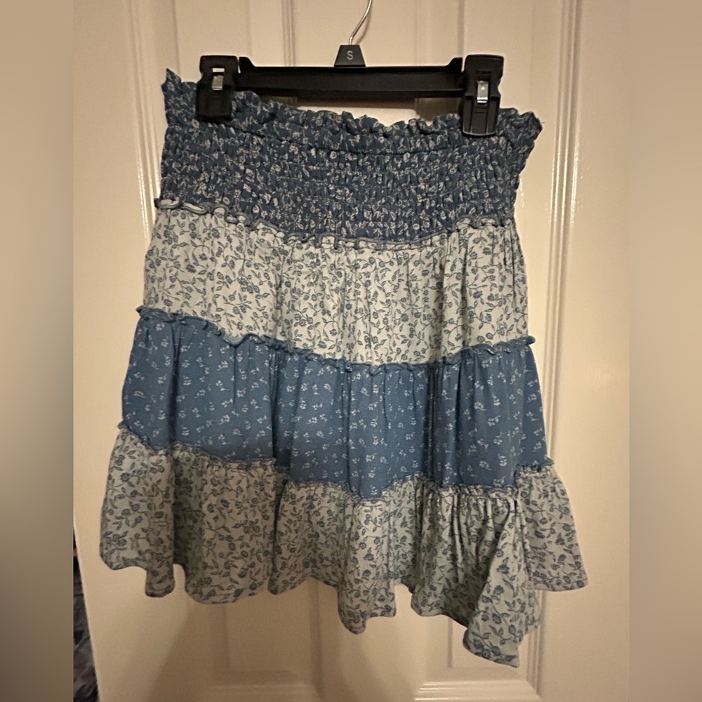 American Eagle Blue floral skirt